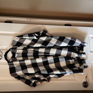 Loft black & white poncho sz XS S